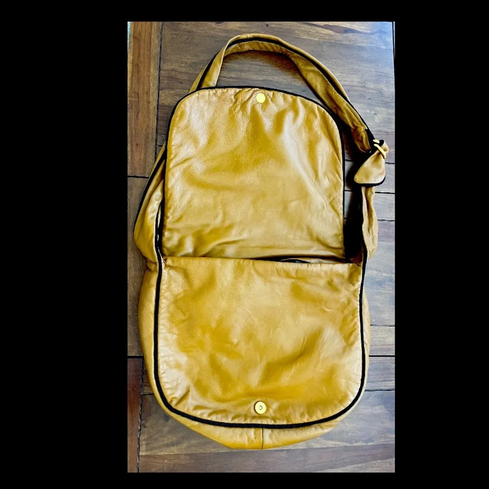 Leather Shoulder Bag - So Elegant!